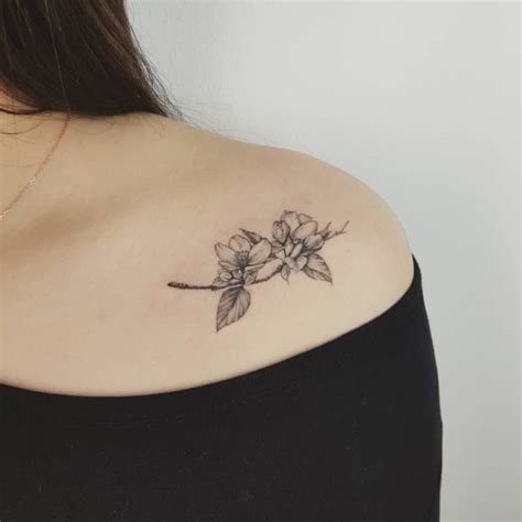 tatuajes para mujeres pecho|Tatuajes en el pecho para mujeres